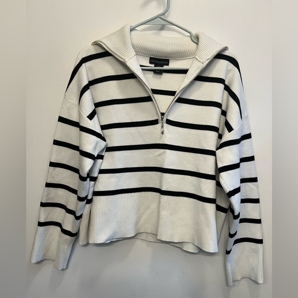 Cynthia Rowley V-neck sweater
V-neck zip up, XL